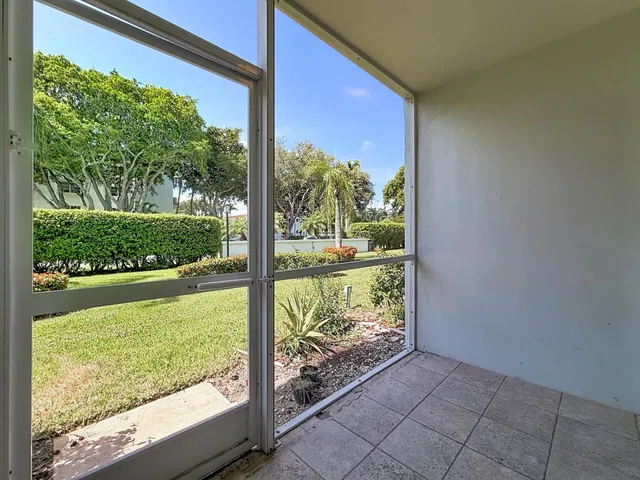 Unit 1130 photo 20