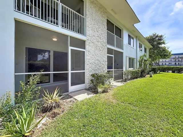 Unit 1130 photo 24