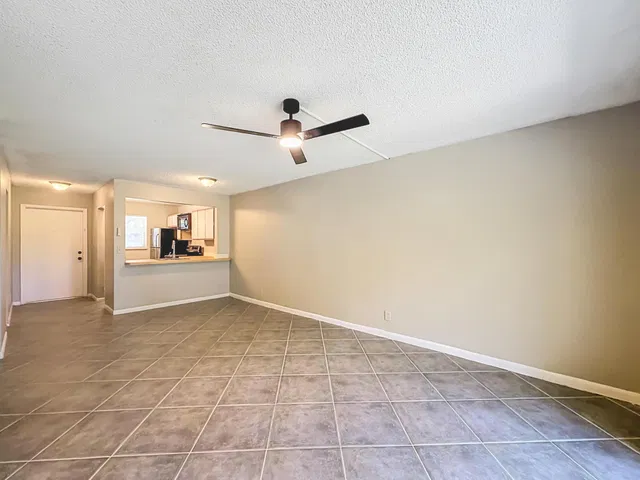 Unit 1130 photo 35