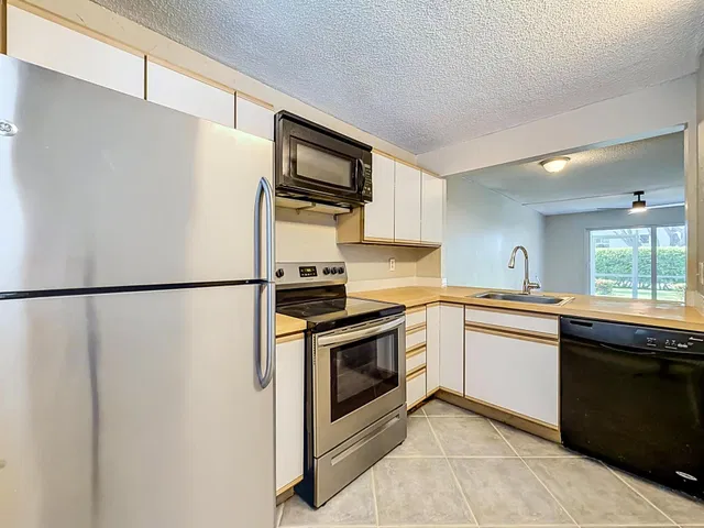 Unit 1130 photo 43