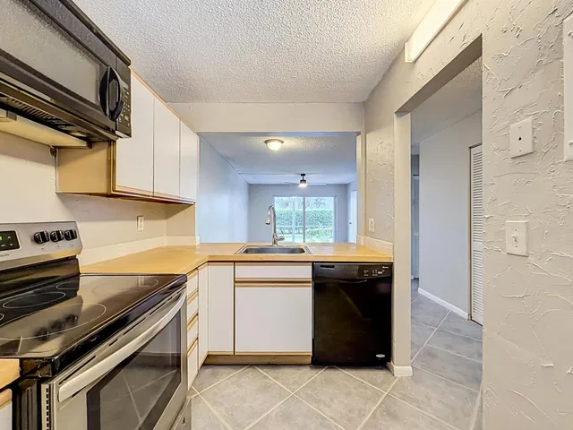 Unit 1130 photo 44