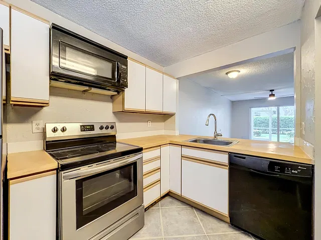 Unit 1130 photo 45
