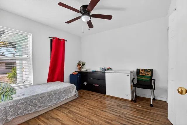 Residence photo 17