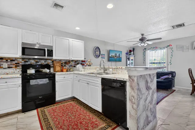 Residence photo 24