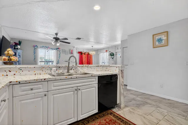 Residence photo 25