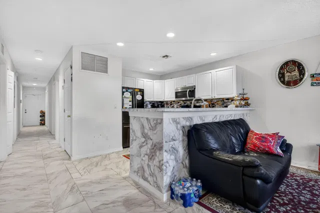 Residence photo 27