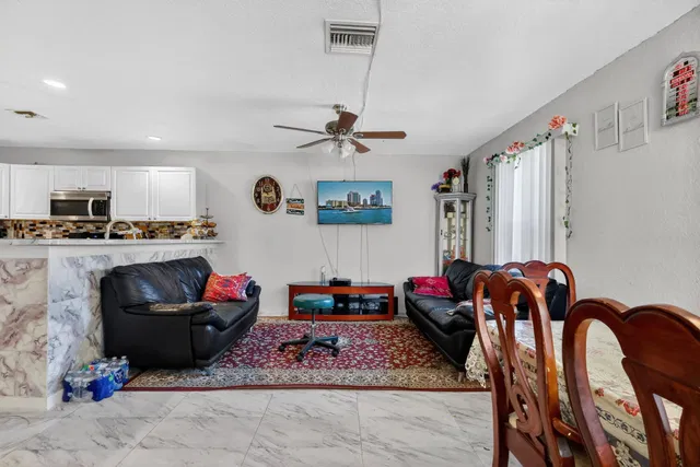 Residence photo 30
