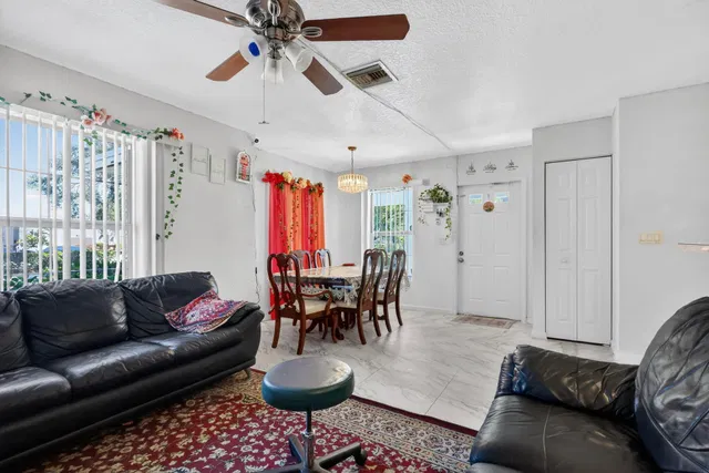 Residence photo 33