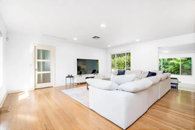SoSo West Palm Beach Residence photo 9