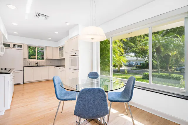 SoSo West Palm Beach Residence photo 12