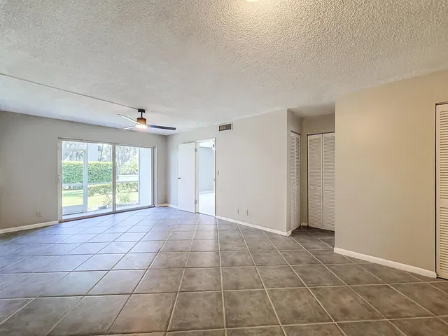 Unit 1130 photo 6