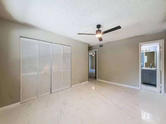 Unit 1130 photo 9