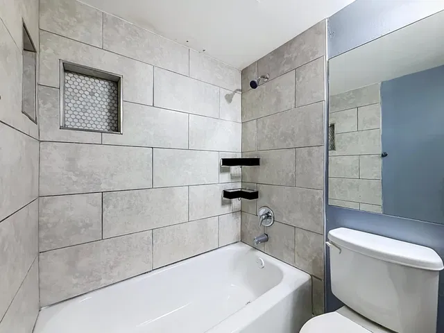 Unit 1130 photo 12