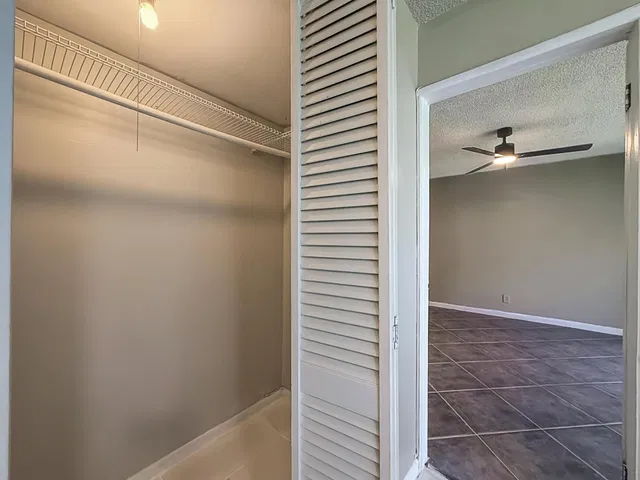 Unit 1130 photo 33