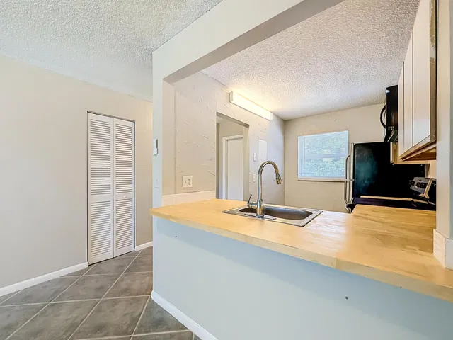 Unit 1130 photo 39