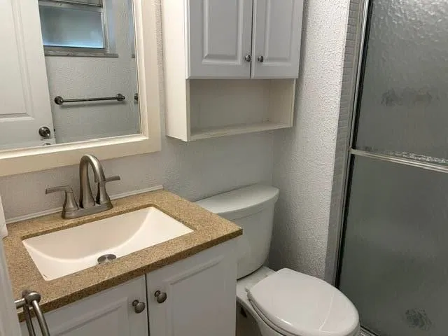 Unit F photo 18