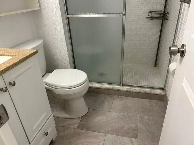 Unit F photo 19