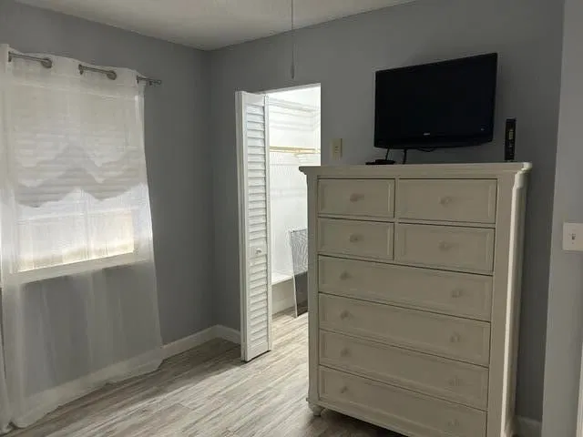 Unit F photo 21