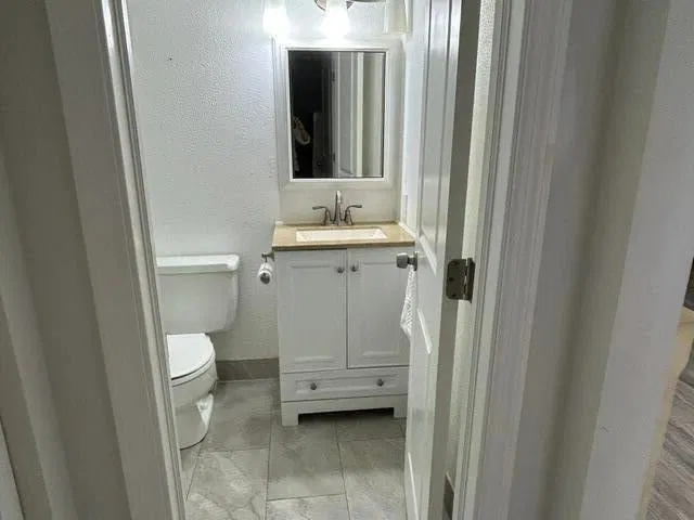 Unit F photo 23