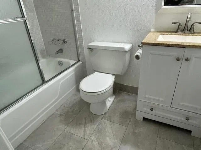 Unit F photo 24