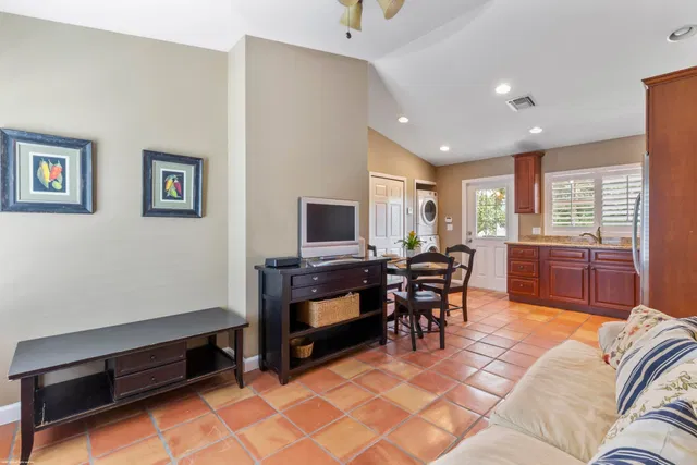 Residence photo 49