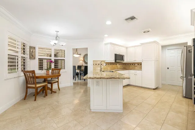  Residence photo 7