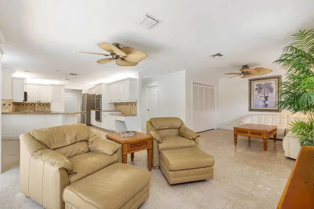  Residence photo 9