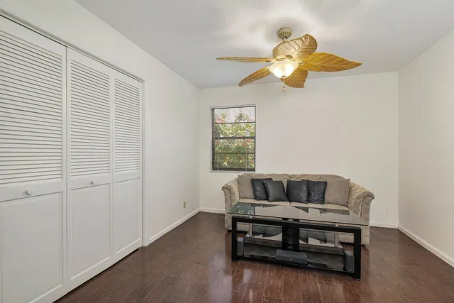  Residence photo 17