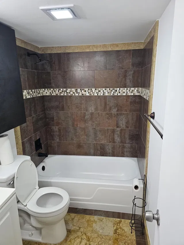  Unit 114 photo 4