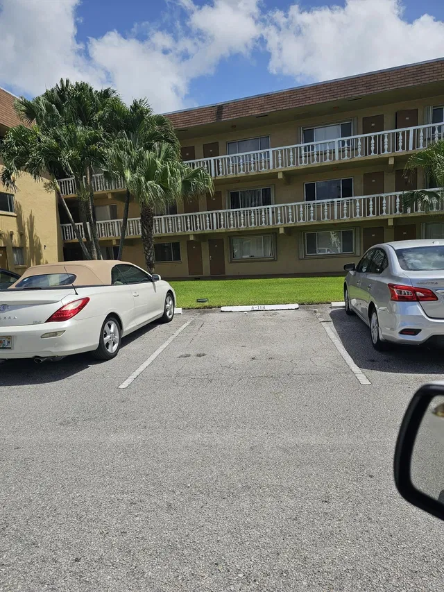  Unit 114 photo 10