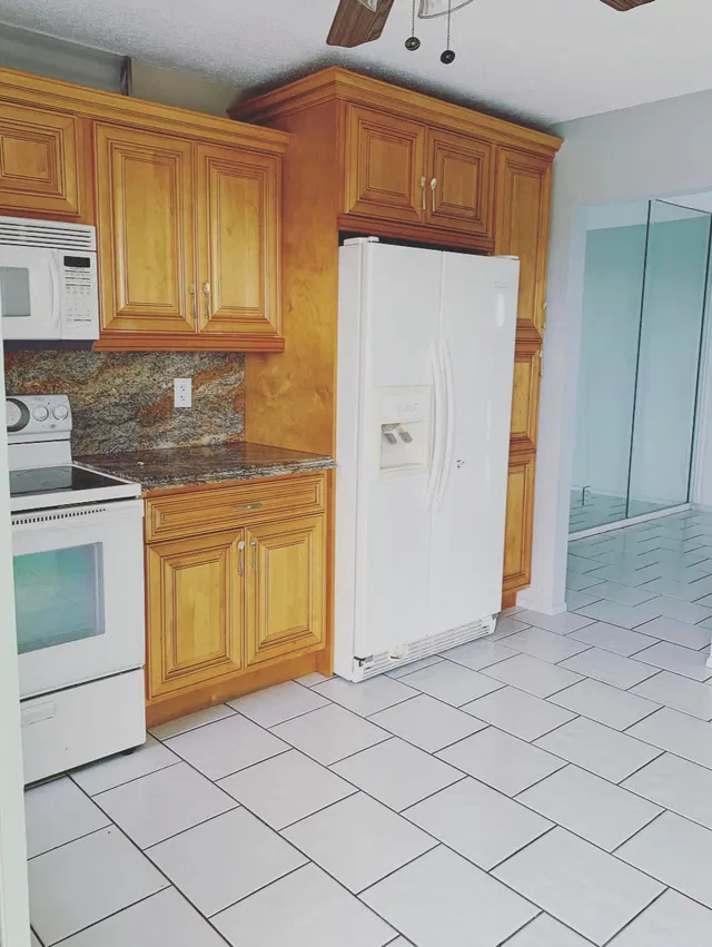  Unit 804 photo 5