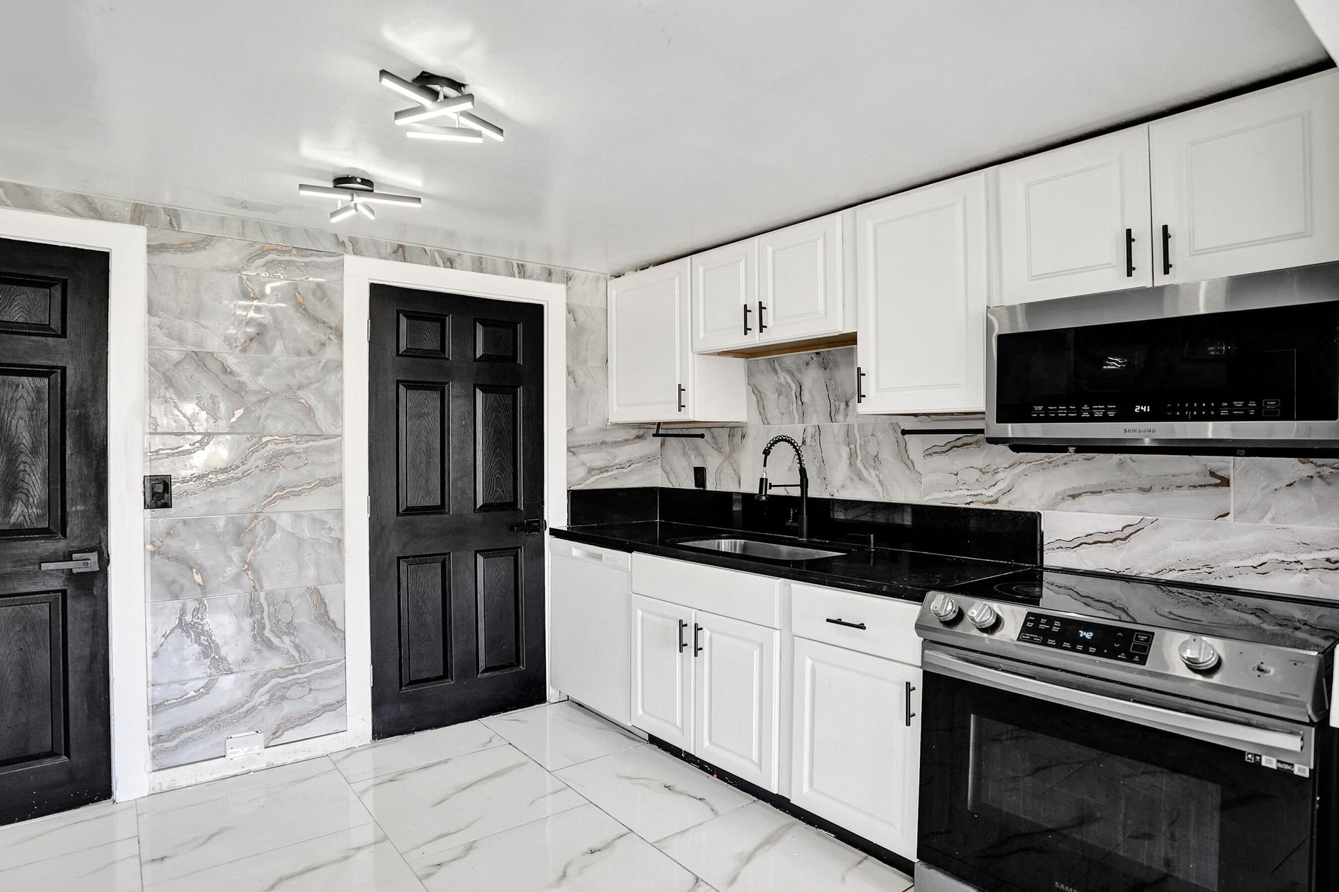 Residence photo 16