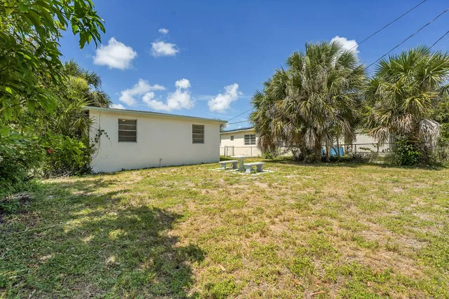  Residence photo 15