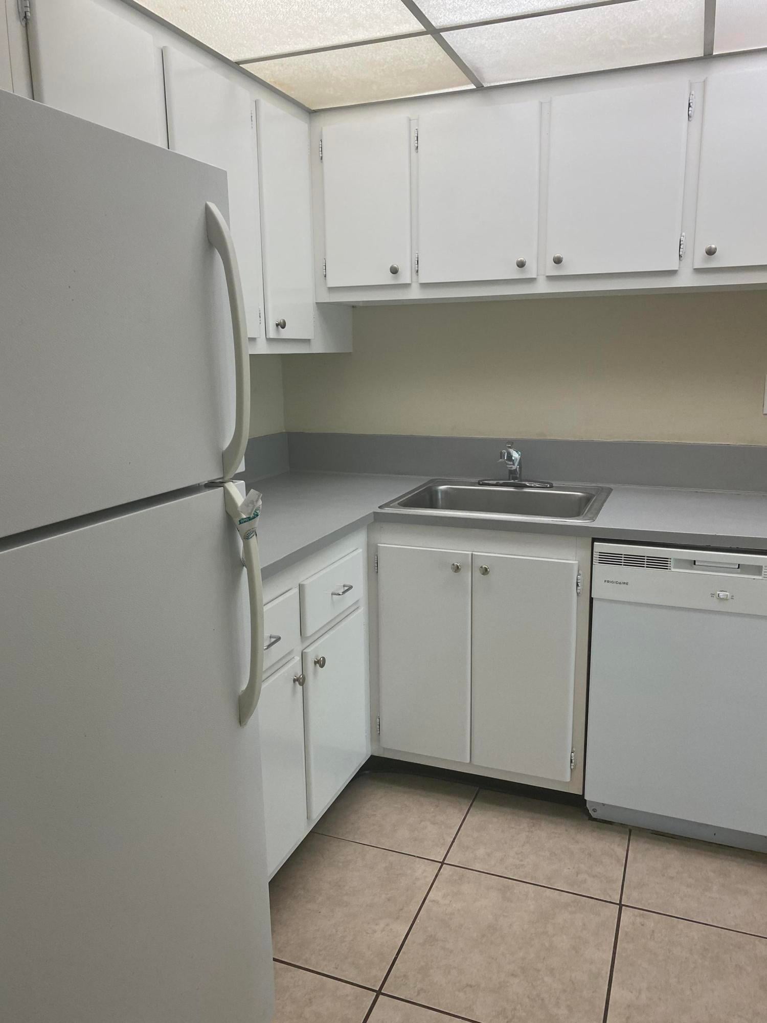 Unit 211 photo 7