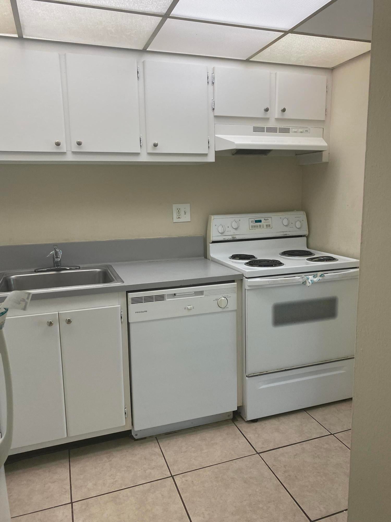 Unit 211 photo 9