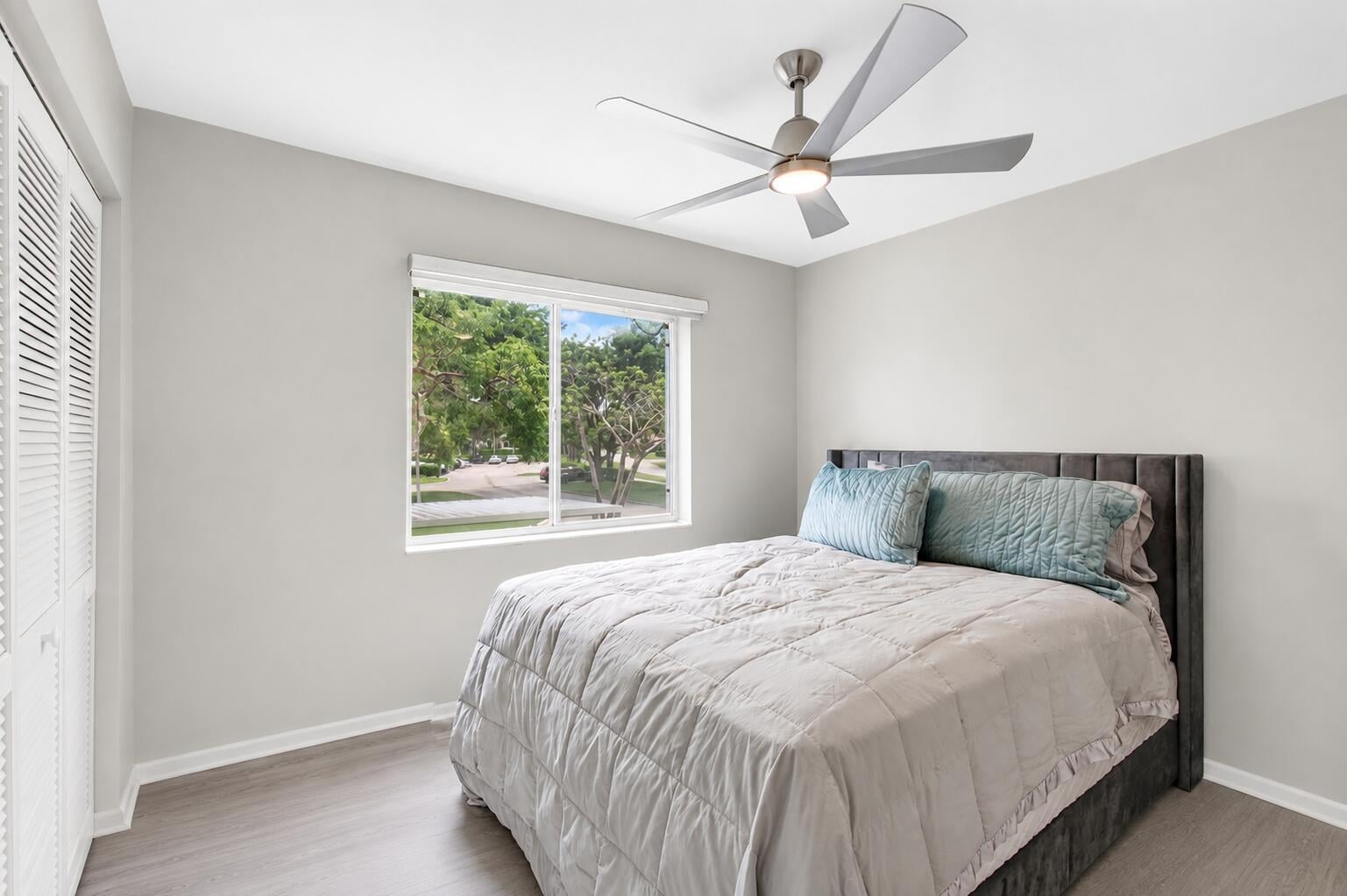 Unit 210 photo 16