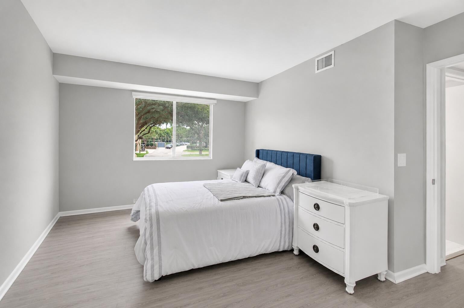 Unit 210 photo 18