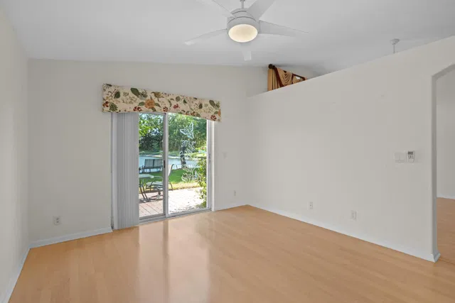 Residence photo 17