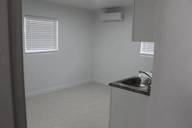Unit c photo 3