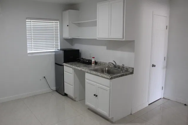 Unit c photo 6
