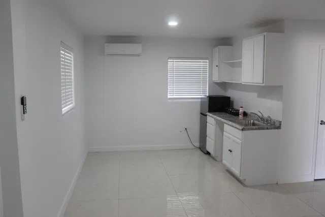 Unit c photo 7