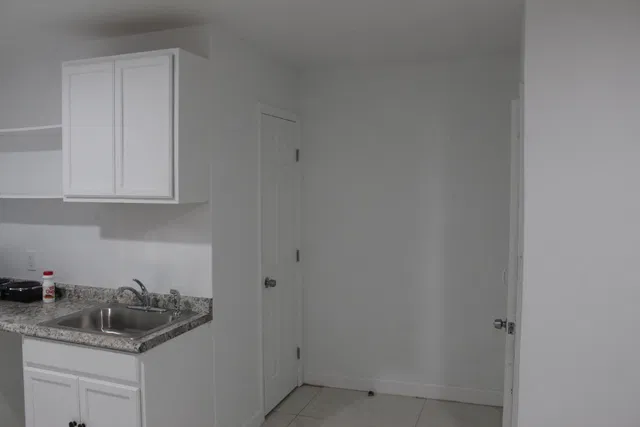 Unit c photo 8