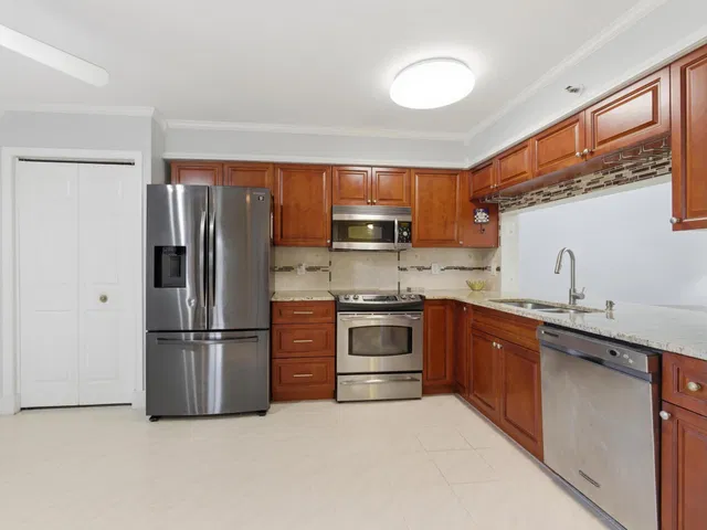  Unit 308 photo 9