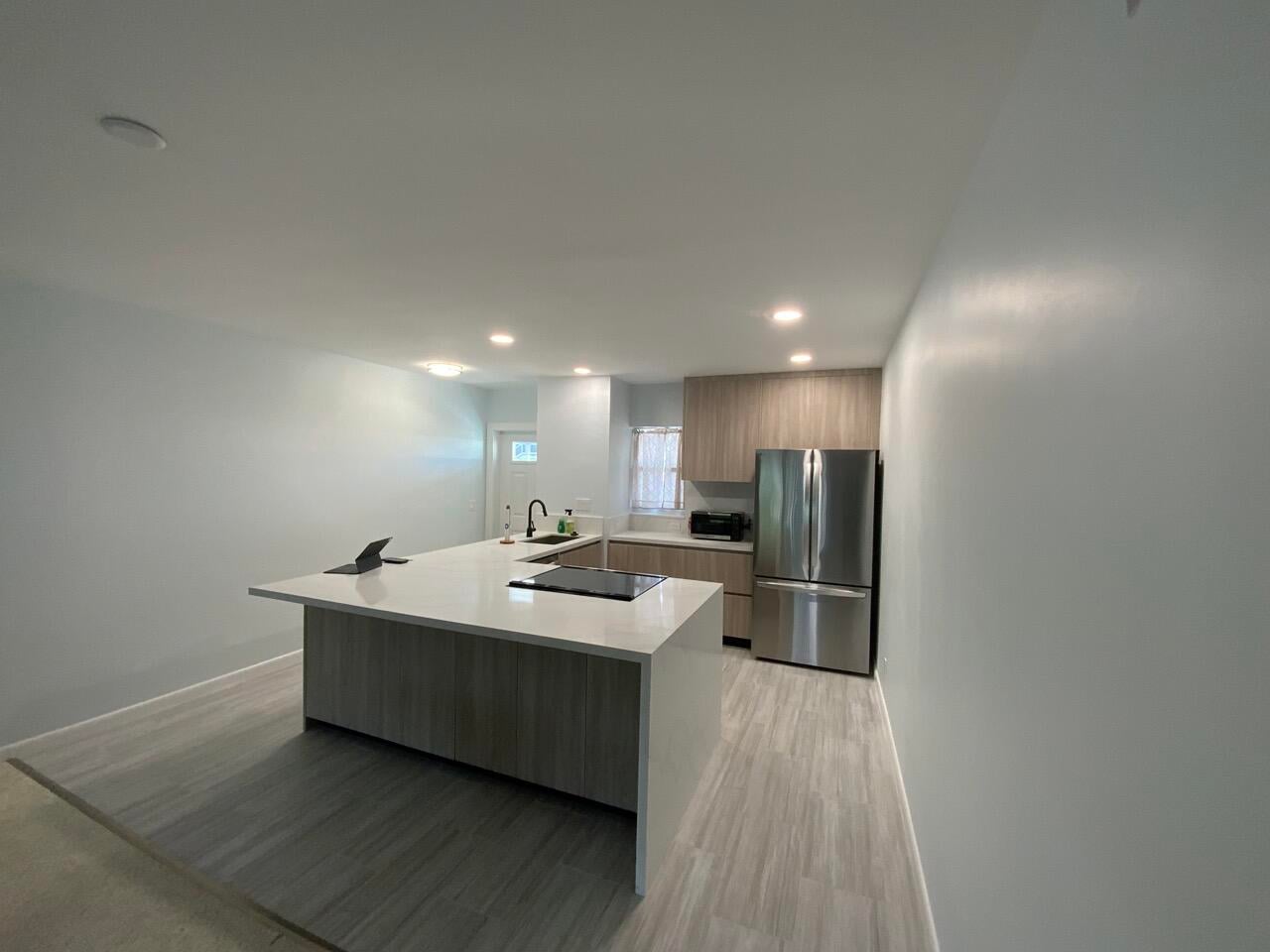 Unit 305 photo 6