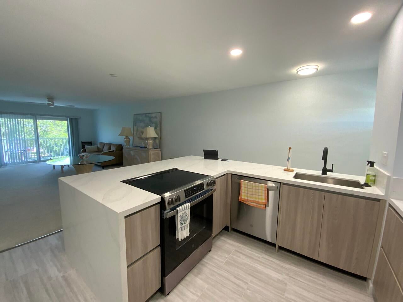 Unit 305 photo 23