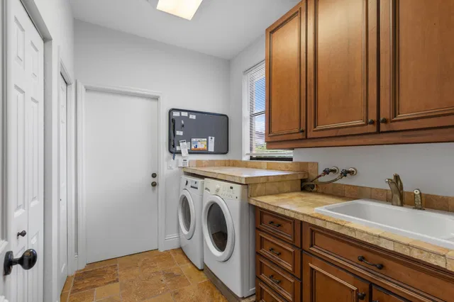 Residence photo 24