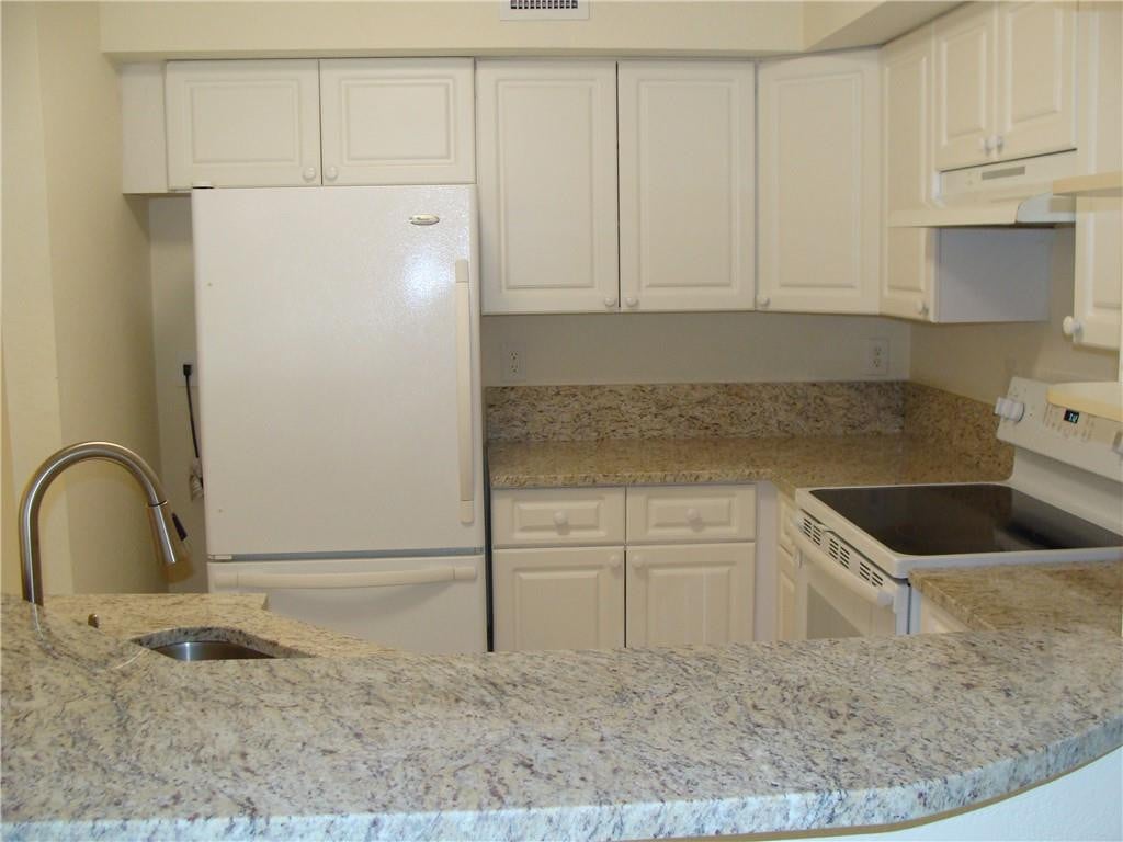Unit 104W photo 3