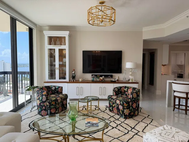 One City Plaza Unit 1508 photo 18