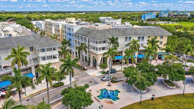Town Center Jupiter Unit 425 photo 14