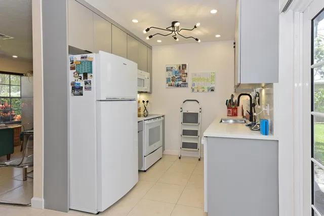 Residence photo 2